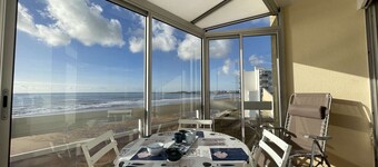 1-BR Apartment with Garage, 50m from the Beach, Saint-Gilles-Croix-de-Vie