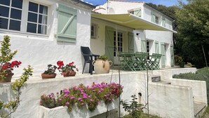 Terrace/patio - Spacious 4-Bedroom House with Garden, Terrace, and Near Beach in Noirmoutier-en-l'Île (Noirmoutier-en-l'Île)