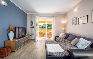 TV - Gorgeous home in Sorici-Kanfanar (Sorici-Kanfanar)