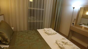 Standard Double Room Single Use | 1 bedroom, minibar, in-room safe, desk