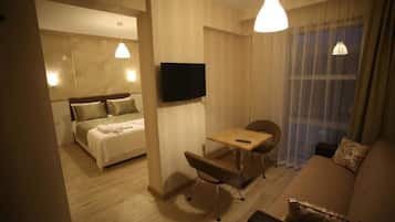 Suite | Área de sala de estar | Televisión LCD