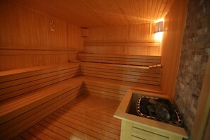 Sauna, hammam, 3 salles de soins, massages