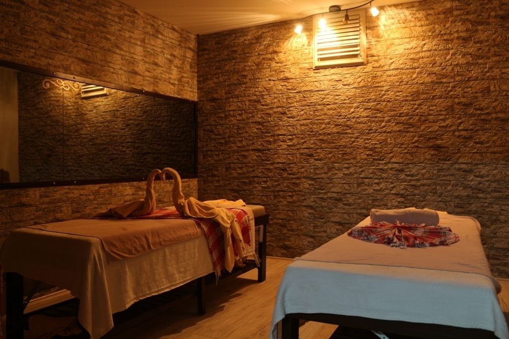 Bastu, turkiskt bad/hamam, 3 behandlingsrum och massage