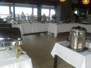 2 restaurants; breakfast, lunch and dinner served  - Bal Otel (Tirebolu)