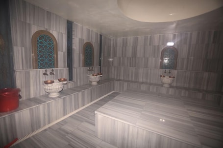 Sauna, Turkish bath, 3 treatment rooms, massages