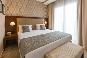 Egyptian cotton sheets, premium bedding, Tempur-Pedic beds, minibar - Xenon Hotel & SPA (Belgrade)