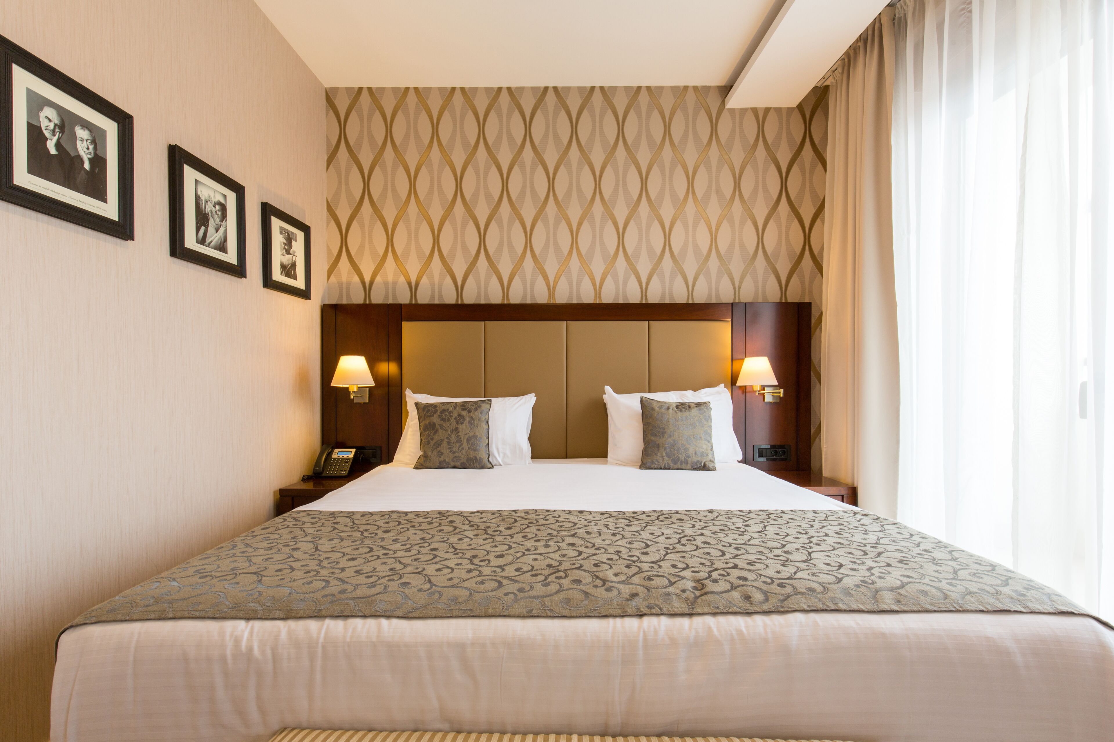 executive double room, 1 bedroom | egyptian cotton sheets, premium bedding, tempur-pedic beds, minibar
