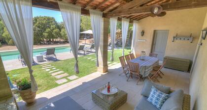 Gorgeous property in a calm village with plenty of space & heated pool