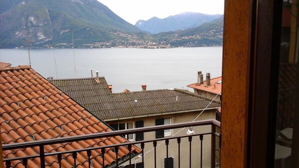 Chambre, balcon, vue lac | Vue de la chambre