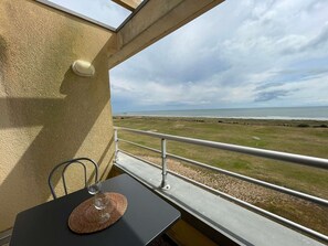 Outdoor dining - 3-room apartment with pool and parking in Saint-Jean-de-Monts (Saint-Jean-de-Monts)
