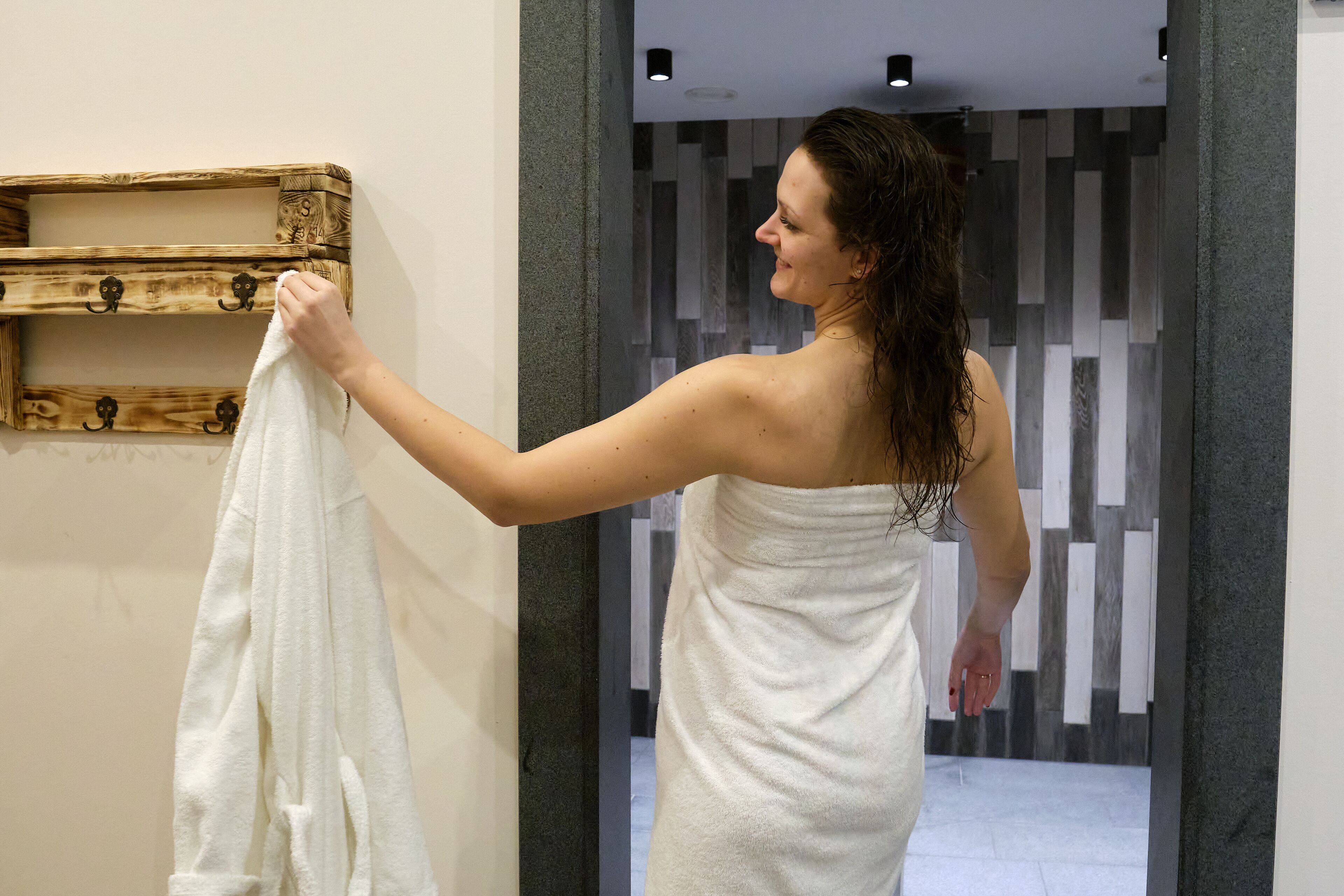 sauna, body treatments, body wraps, body scrubs, facials