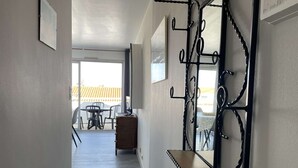 Interior - 2-room apartment with balcony, near the beach (L'Herbaudière)