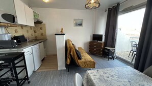 Interior - 2-room apartment with balcony, near the beach (L'Herbaudière)