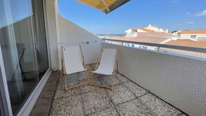 Property grounds - 2-room apartment with balcony, near the beach (L'Herbaudière)
