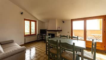 Familienapartment, 1 Schlafzimmer, KĂŒche, Seeblick | Wohnbereich