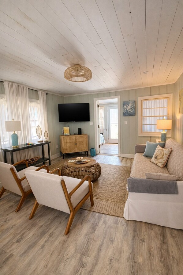 Smart TV, video games, DVD player, books - Charming Cottage in Downtown Kure Beach: A 2 Minute Walk to Ocean & Boardwalk (Kure Beach)