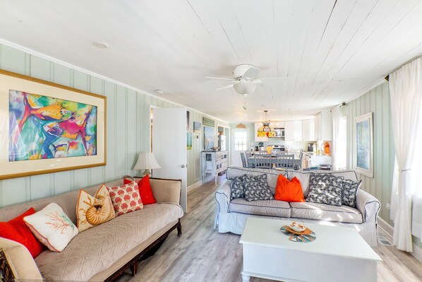 Smart TV, video games, DVD player, books - Charming Historic Cottage in Downtown Kure Beach: A 2 Minute Walk to Ocean Bliss (Kure Beach)