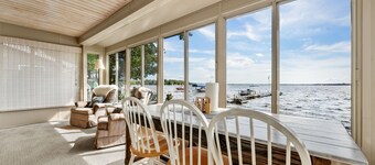 Lakefront Cottage with Sunset Views