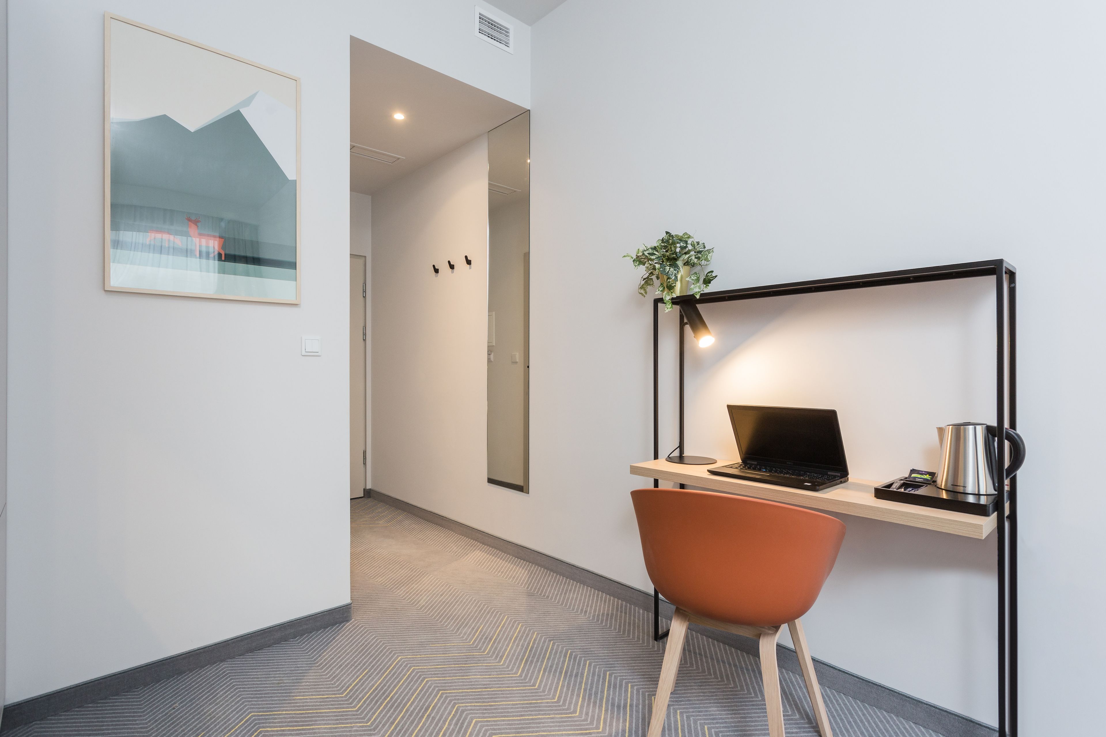 classic double room | in-room safe, desk, cots/infant beds, rollaway beds