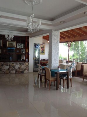 Se sirven desayunos, comidas y cenas 