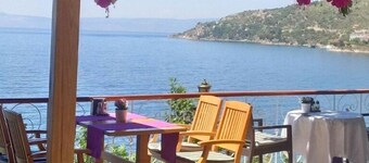 ホテ  ル モーラ