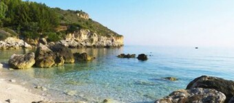 Beautiful Villa Francesca between Olives trees and garden, sea view, wifi free.