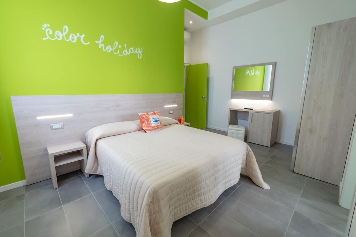 Double Room, 1 Queen Bed (Smart) | In-room safe, desk, WiFi (free), bed sheets