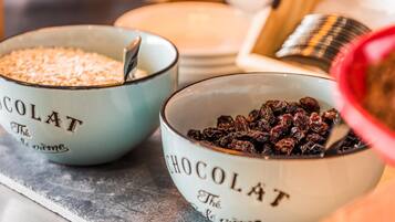 Two bowls labeled 'CHOCOLAT' on a countertop.