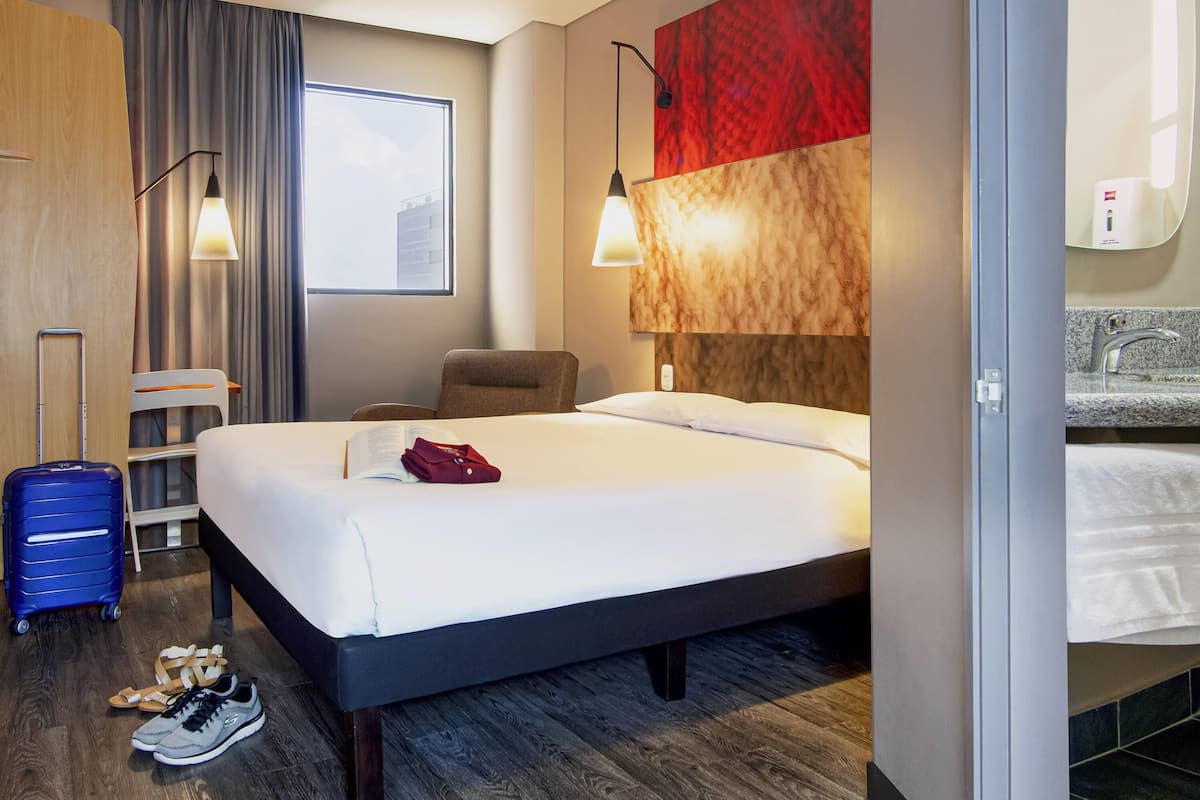 In-room safe, desk, laptop workspace, soundproofing