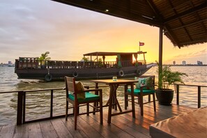 Free daily full breakfast - Floatation (Phnom Penh)