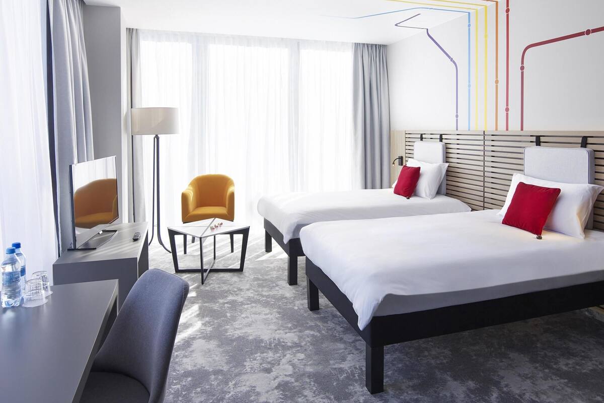 Standard Twin Room, 2 Single Beds | In-room safe, desk, soundproofing, iron/ironing board (on request)
