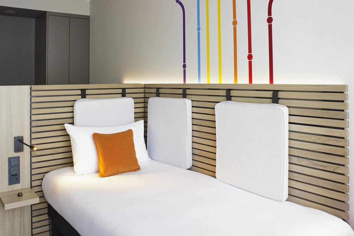Standard Room, 1 Single Bed | In-room safe, desk, soundproofing, iron/ironing board (on request)
