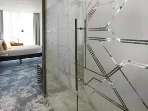 In-room safe, desk, soundproofing, iron/ironing board - ibis Styles Warszawa City (Warsaw)