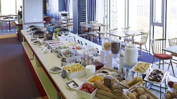 Free daily buffet breakfast