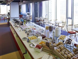Free daily buffet breakfast
