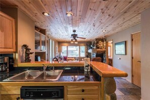 Condo, Multiple Beds (1110 Trappeur's Lodge, Trappeur's Cro) | Private kitchen | Fridge, microwave, oven, stovetop - 1110 Trappeur's Lodge, Trappeur's Crossing Apartment 1 (Steamboat Springs)