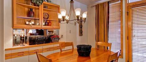 Condo, Multiple Beds (1204 Trappeur's Lodge, Trappeur's Cro) | In-room dining