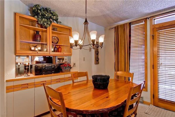 Condo, Multiple Beds (1204 Trappeur's Lodge, Trappeur's Cro) | In-room dining