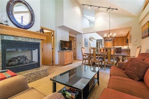 Condo, Multiple Beds (1310 Trappeur's Lodge, Trappeur's Cro) | Living room