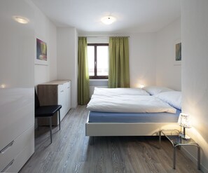 Apartment | 3 bedrooms, desk, iron/ironing board, WiFi (free) - Chasa Diala Wohnung Ena (Scuol)
