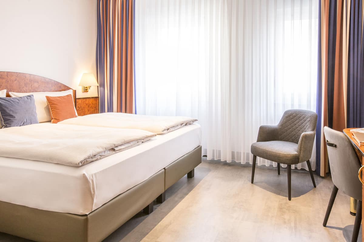 Premium bedding, free minibar items, in-room safe, desk