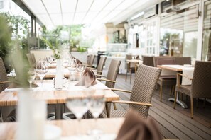 Aperto a colazione, pranzo e cena, cucina italiana