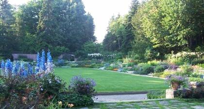 Super Clean, Fully-Equipped Private Suite 1 Mile from Acadia