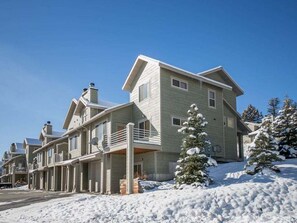 Exterior - Great location in Town Center, close to Big Sky Resort w/views & fireplace! - Deer Run Family Escape (Gallatin Gateway)