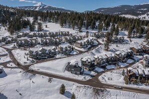 Exterior - Great location in Town Center, close to Big Sky Resort w/views & fireplace! - Deer Run Family Escape (Gallatin Gateway)