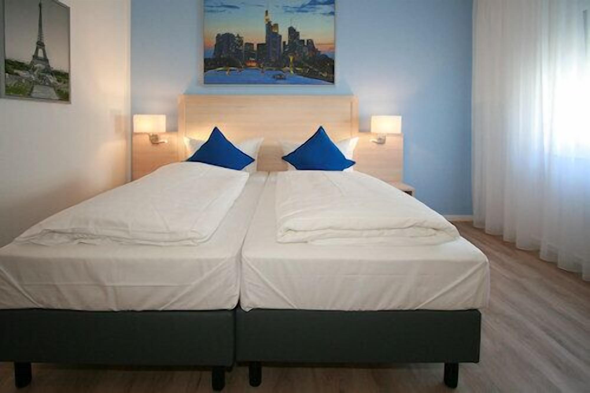 double room | premium bedding, in-room safe, desk, soundproofing