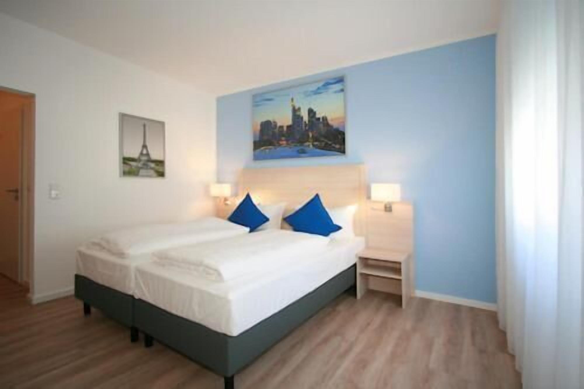 premium bedding, in-room safe, desk, soundproofing