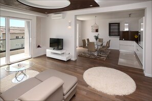 Huoneisto, 2 makuuhuonetta | Olohuone | Taulutelevisio