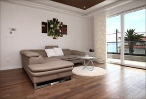 Huoneisto, 2 makuuhuonetta | Olohuone | Taulutelevisio