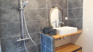 Shower, hair dryer - Charming stone village house completely renovated (Limans)